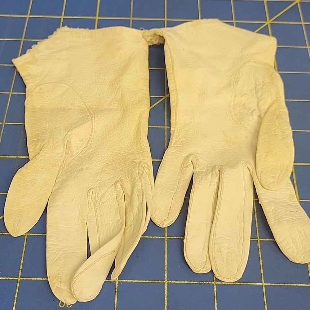 Vintage Viola Weinberger Cream Leather Beaded Gloves